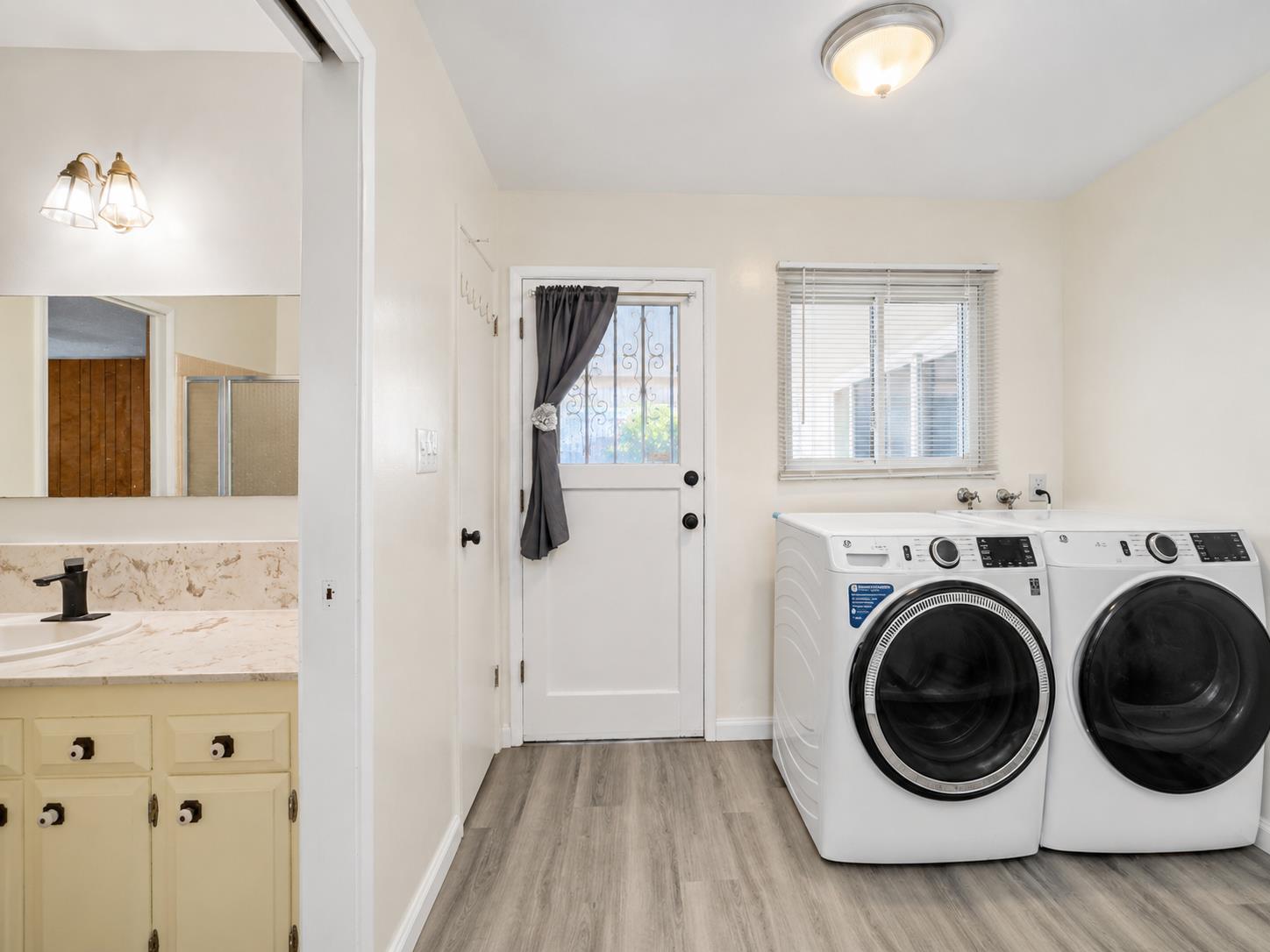 1539 E Stuart Ave, Fresno, CA 93710