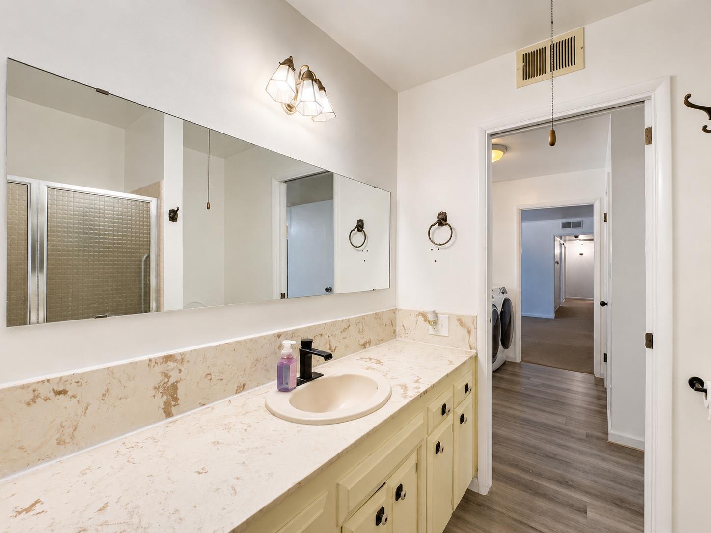 1539 E Stuart Ave, Fresno, CA 93710