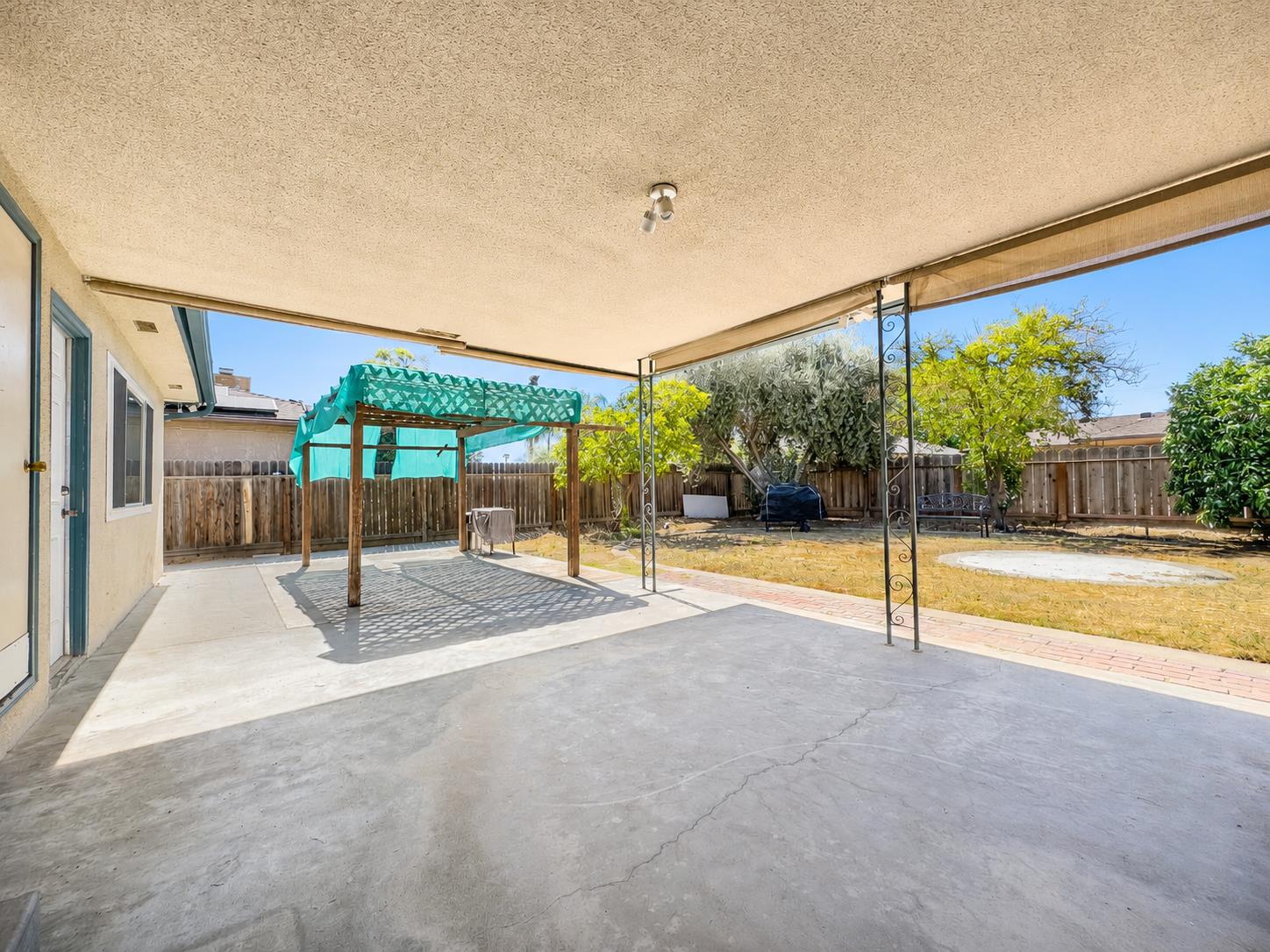 1539 E Stuart Ave, Fresno, CA 93710