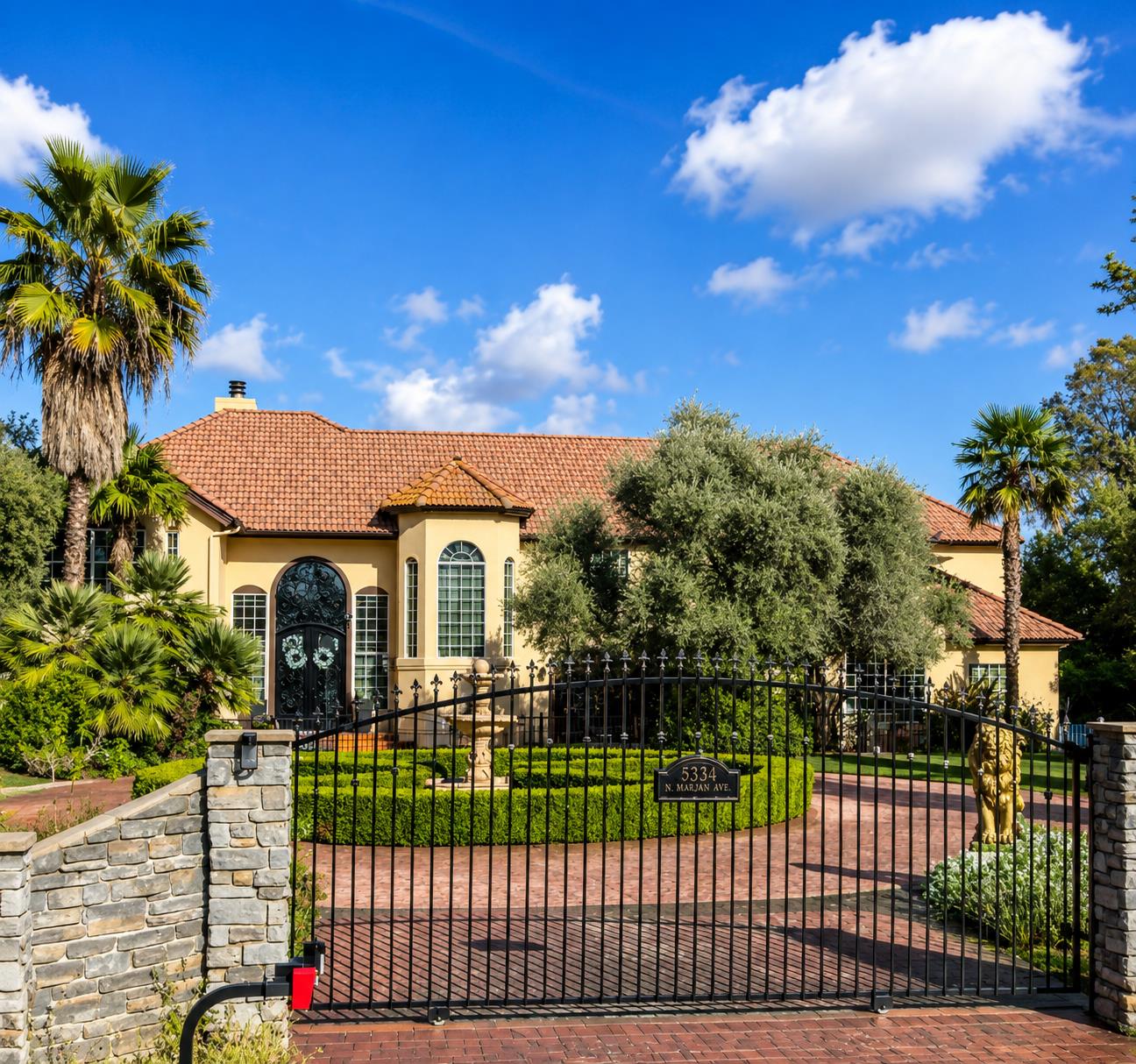 5334 N Marjan Ave, Clovis, CA 93619