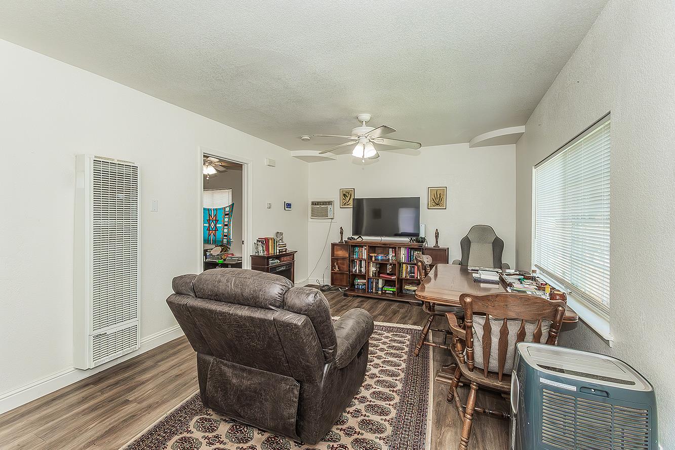 1517 Stillman St, Selma, CA 93662