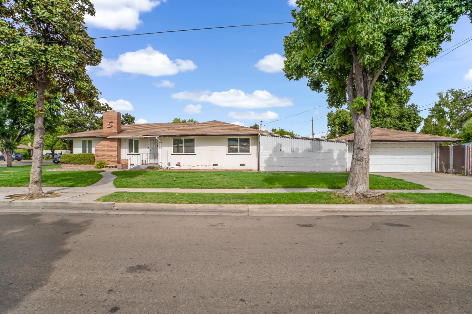 2308 E Brown Ave, Fresno, CA 93703