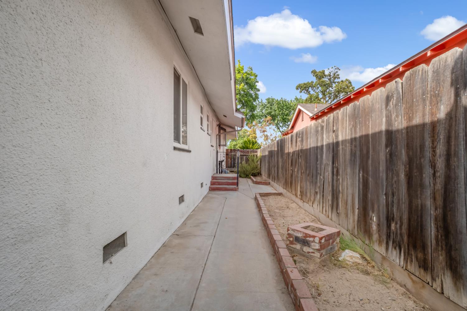 2308 E Brown Ave, Fresno, CA 93703