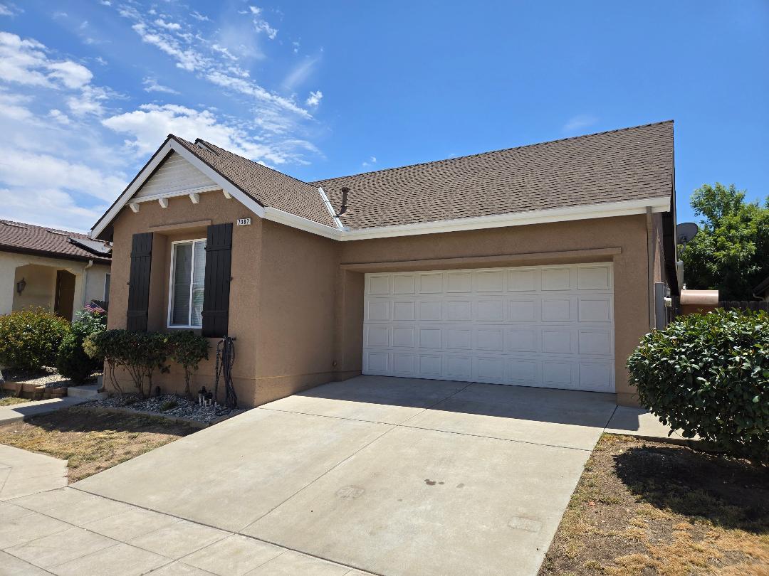 7387 E Robinson Ave, Fresno, CA 93737