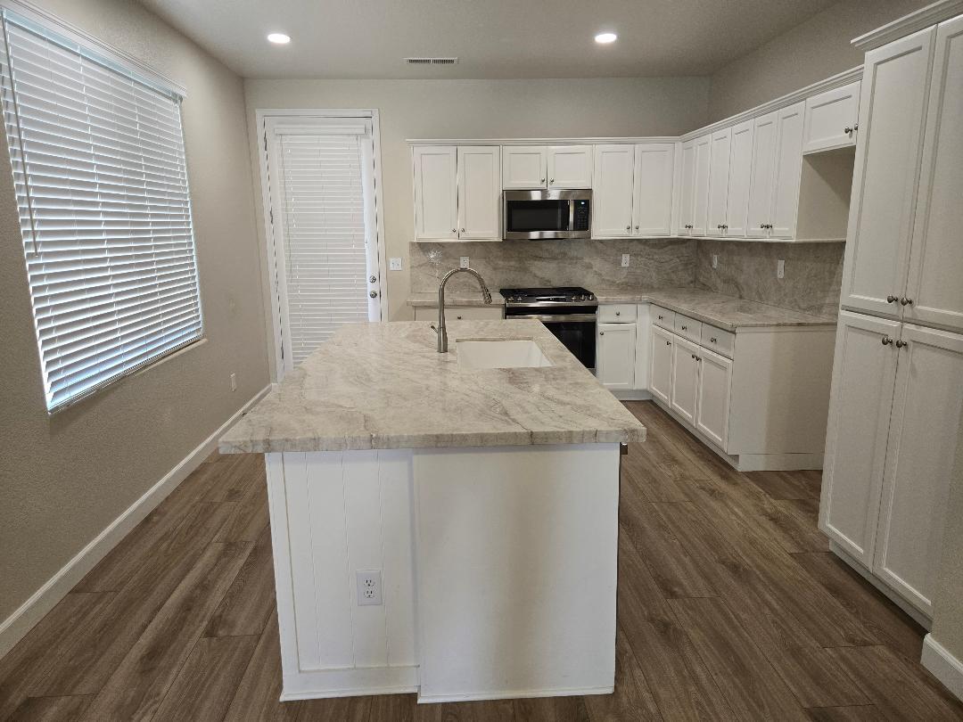 7387 E Robinson Ave, Fresno, CA 93737