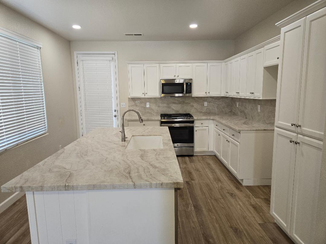 7387 E Robinson Ave, Fresno, CA 93737