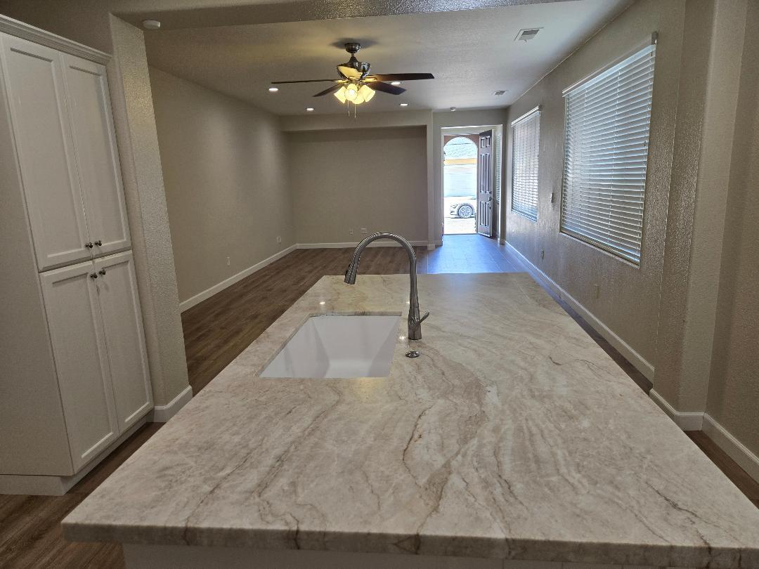 7387 E Robinson Ave, Fresno, CA 93737