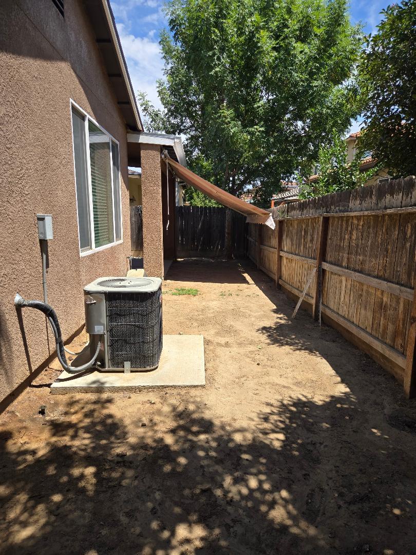 7387 E Robinson Ave, Fresno, CA 93737