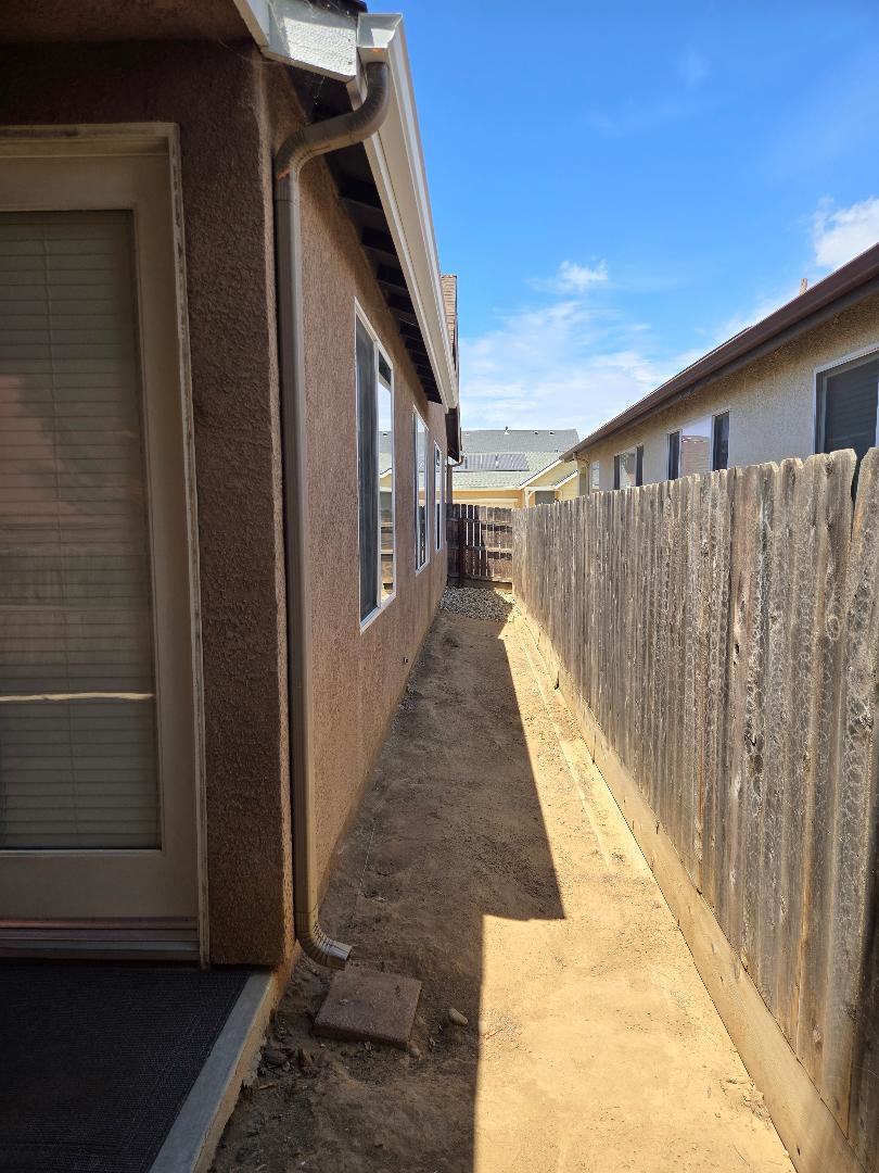 7387 E Robinson Ave, Fresno, CA 93737