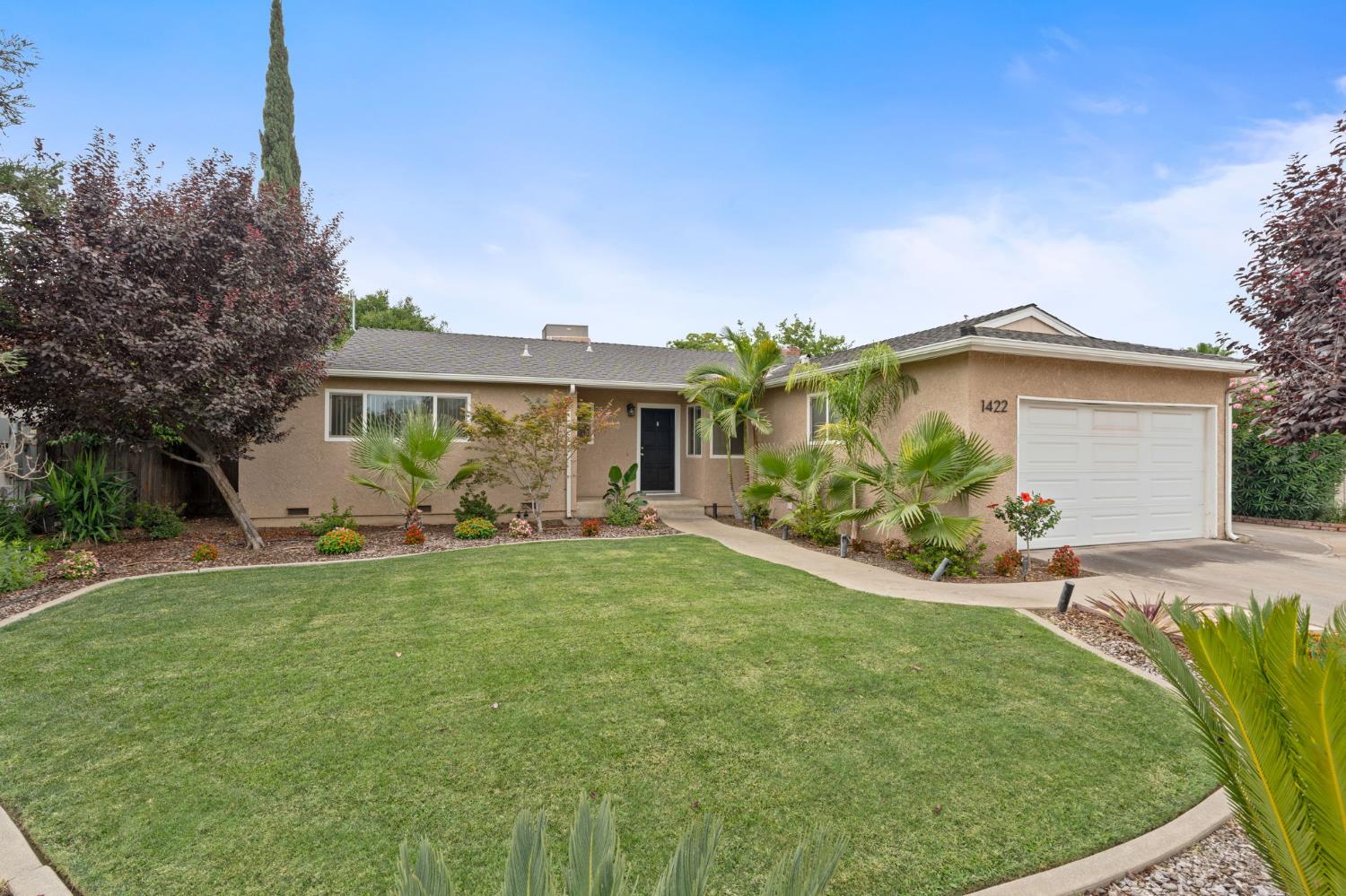 1422 Rall Ave, Clovis, CA 93611