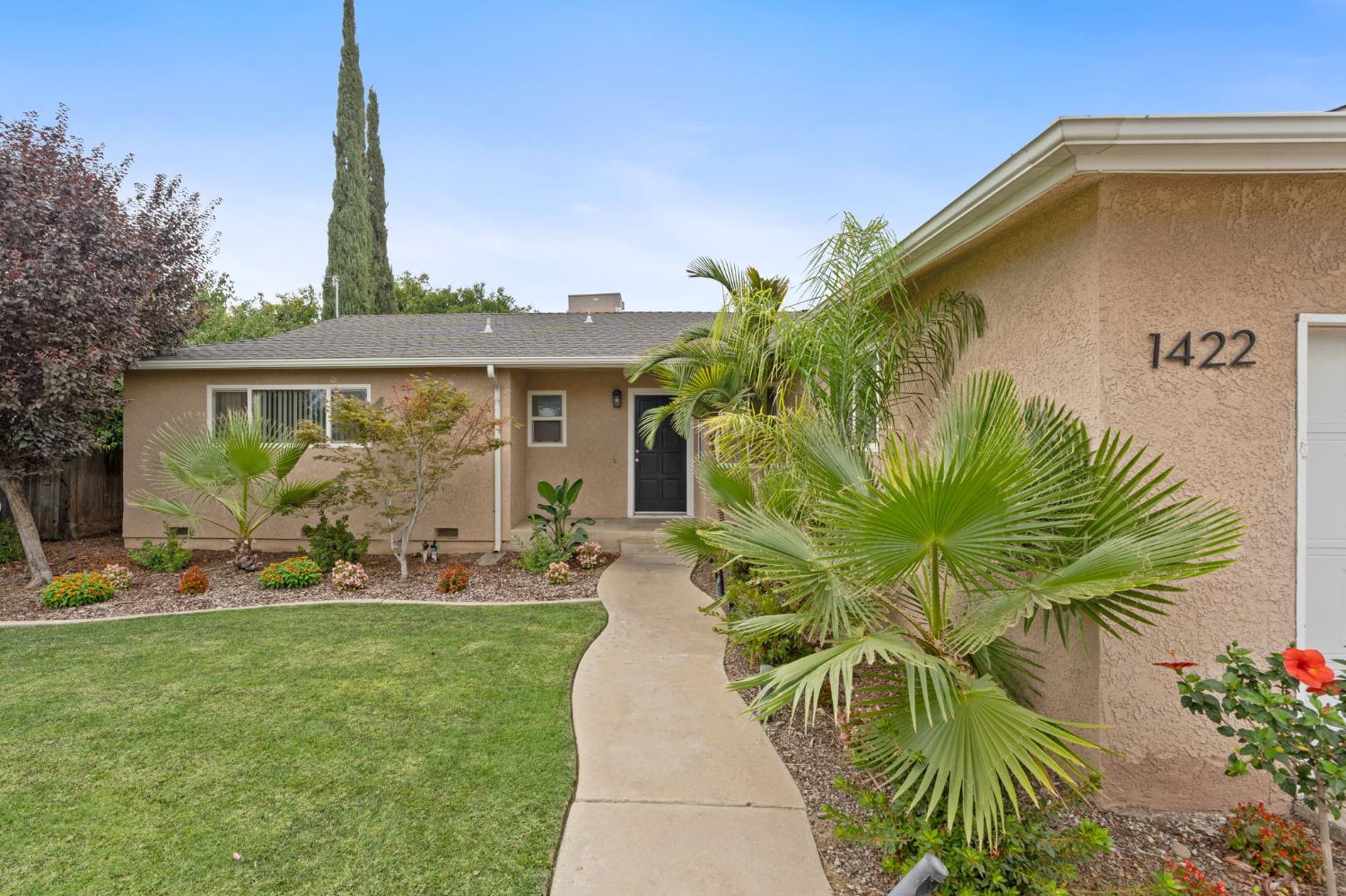 1422 Rall Ave, Clovis, CA 93611