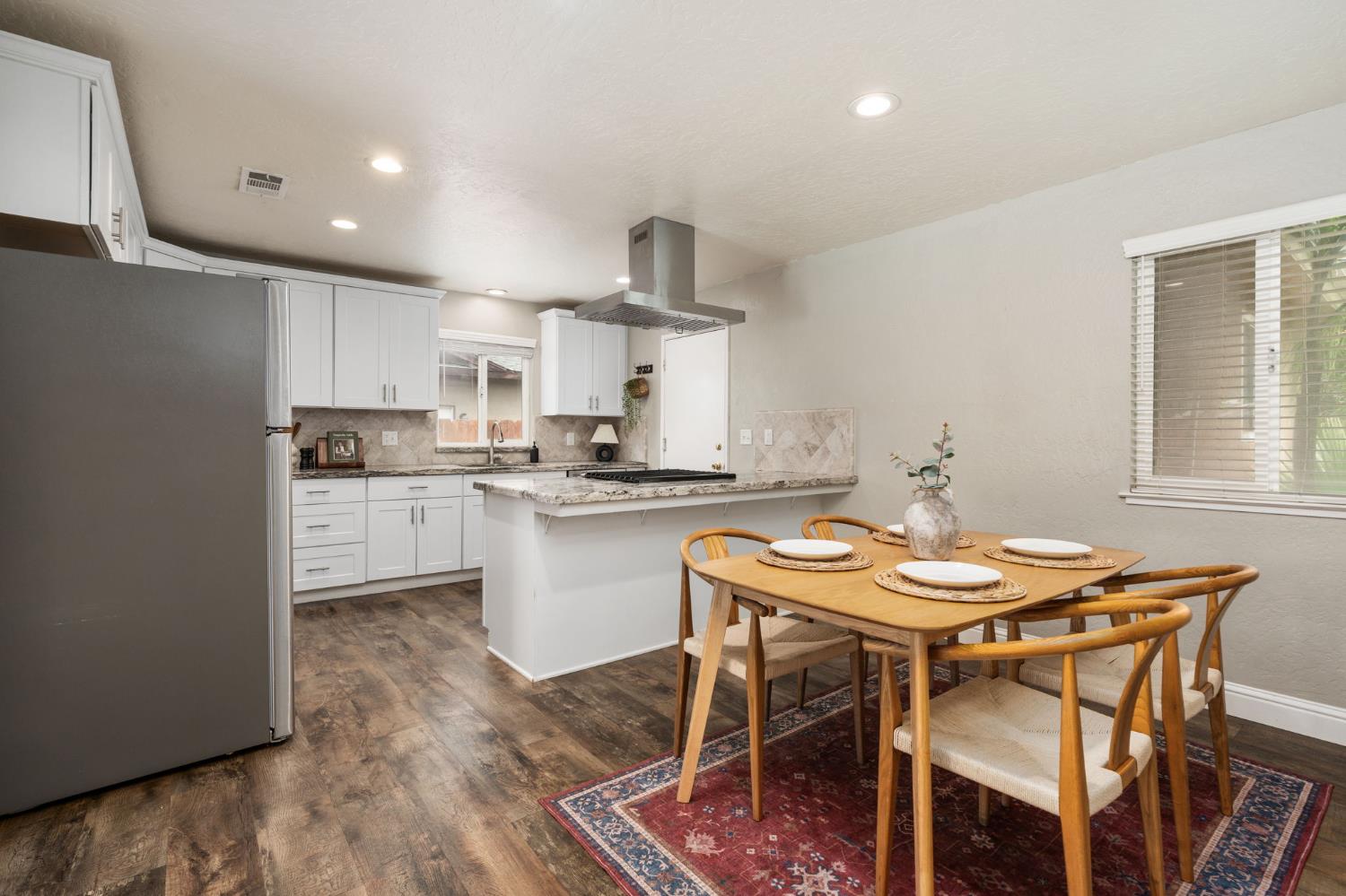 1422 Rall Ave, Clovis, CA 93611