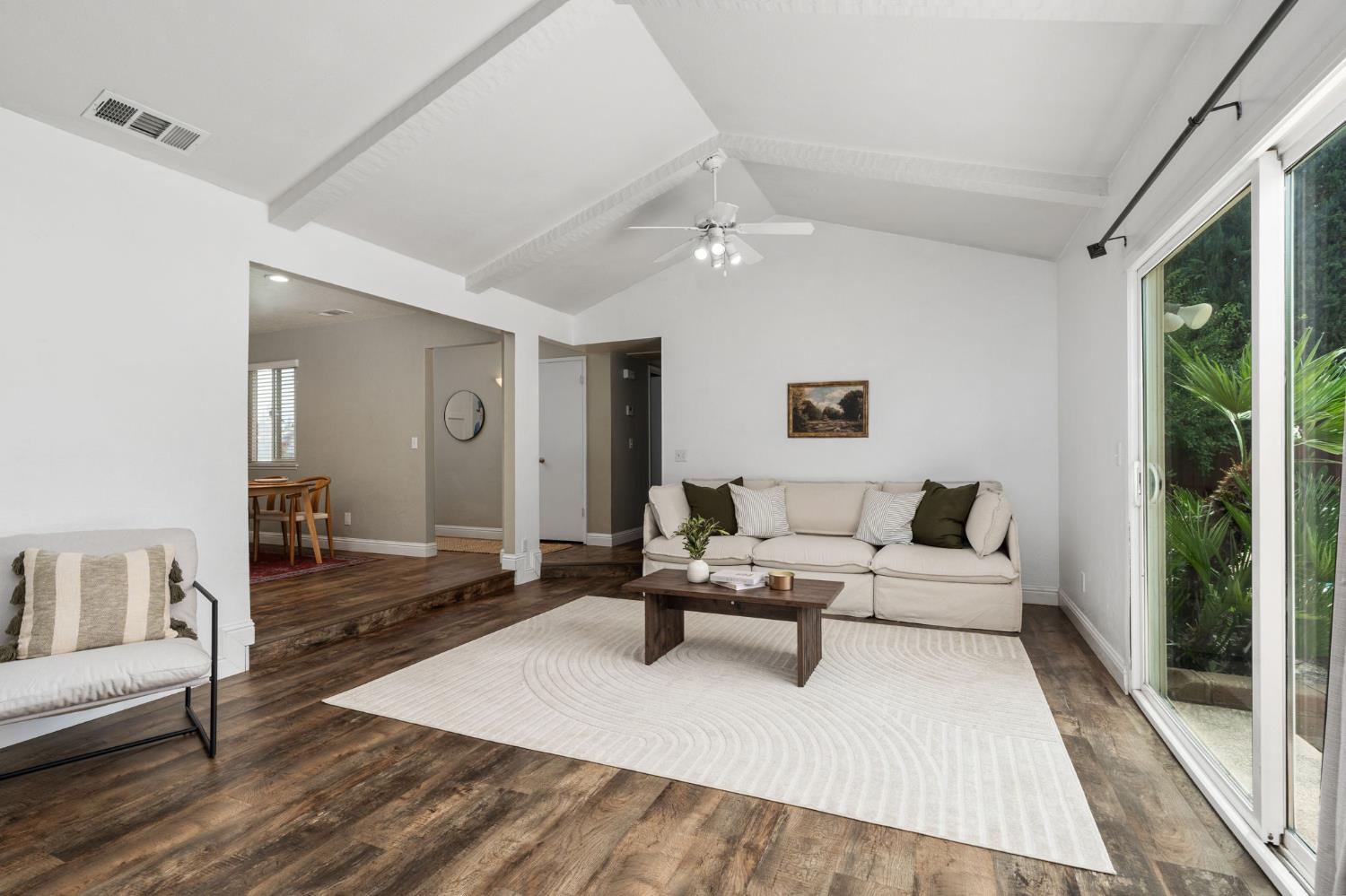 1422 Rall Ave, Clovis, CA 93611