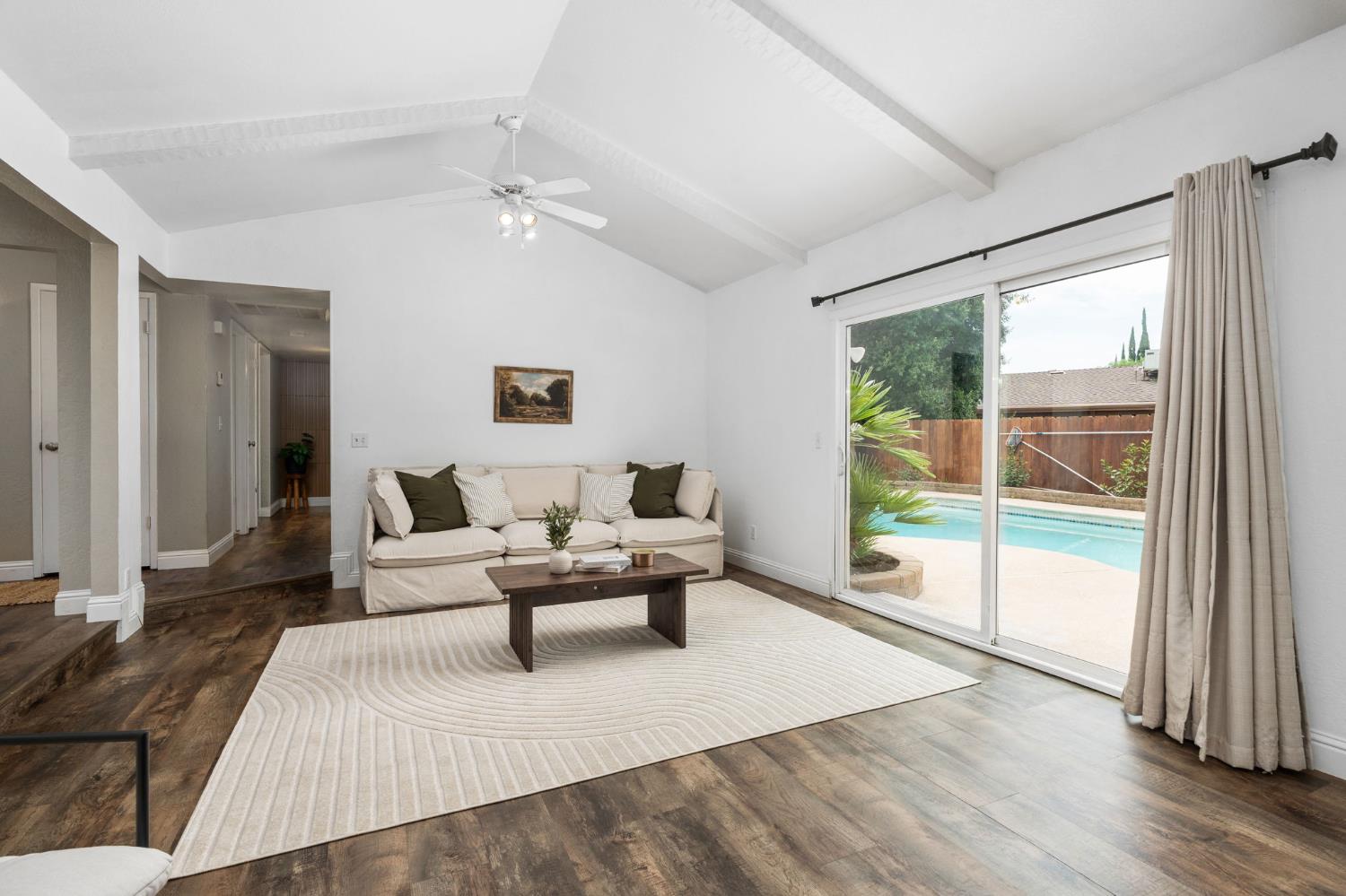 1422 Rall Ave, Clovis, CA 93611