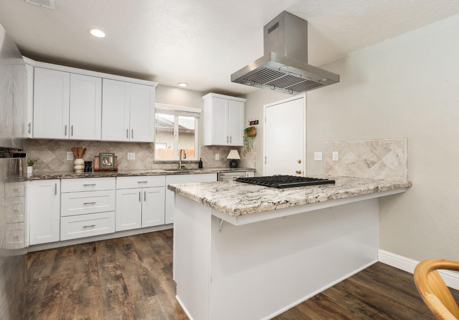 1422 Rall Ave, Clovis, CA 93611