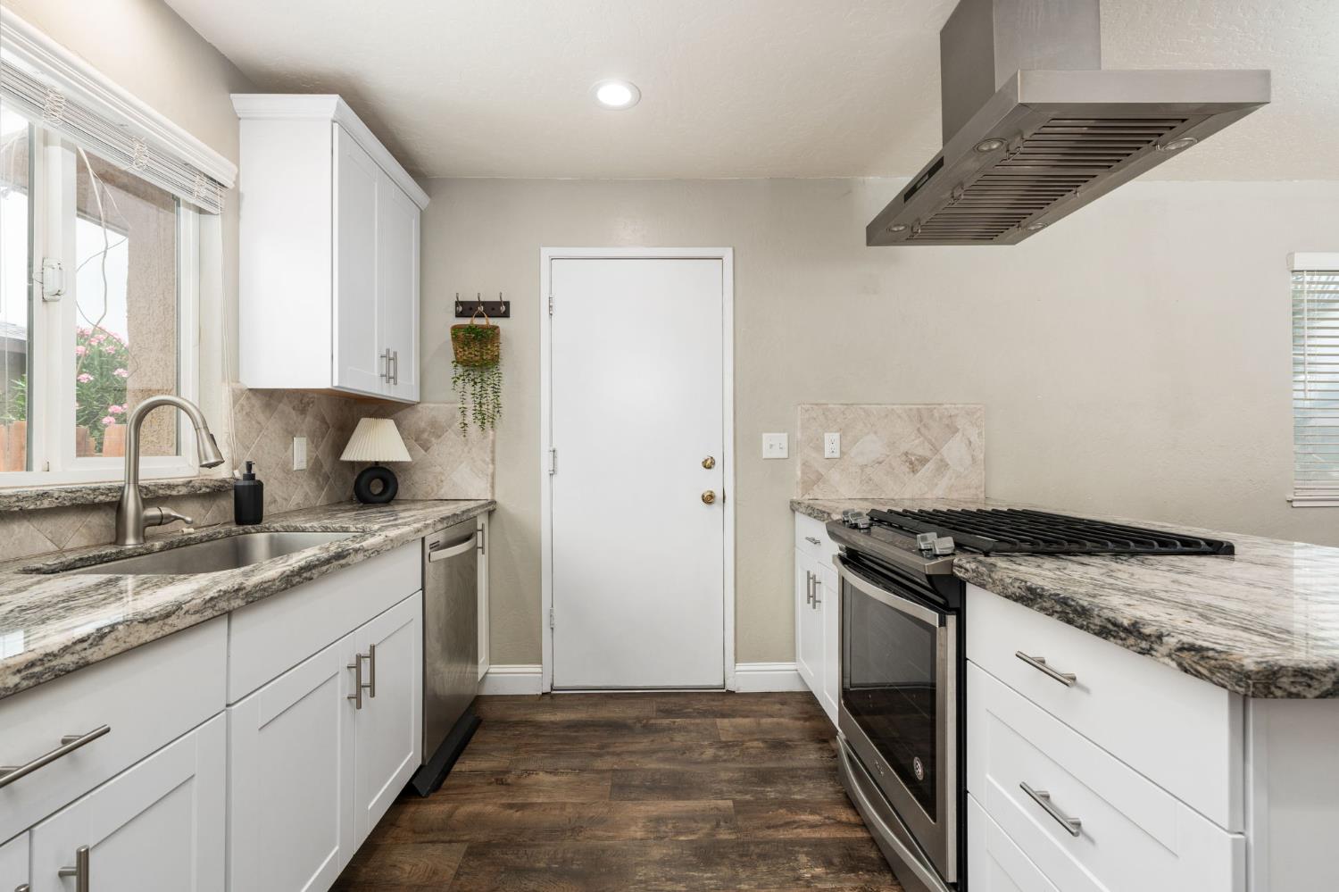 1422 Rall Ave, Clovis, CA 93611