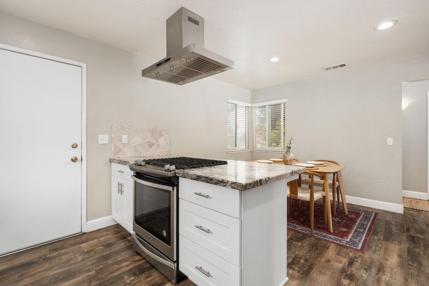 1422 Rall Ave, Clovis, CA 93611