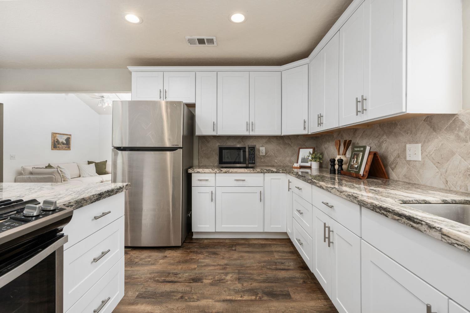1422 Rall Ave, Clovis, CA 93611