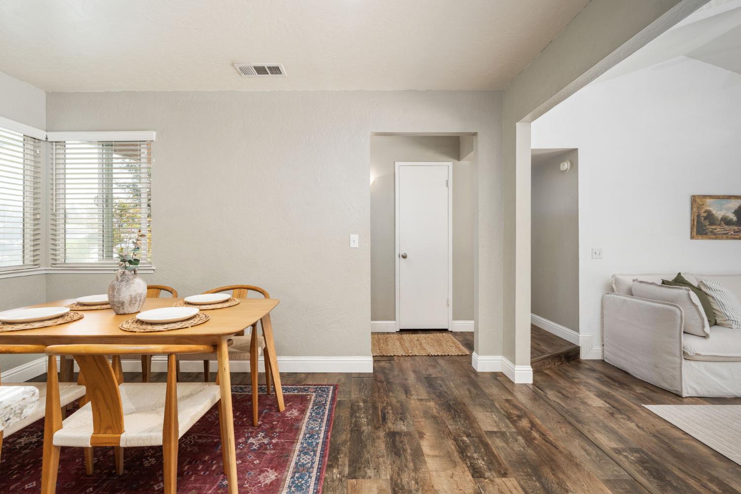 1422 Rall Ave, Clovis, CA 93611