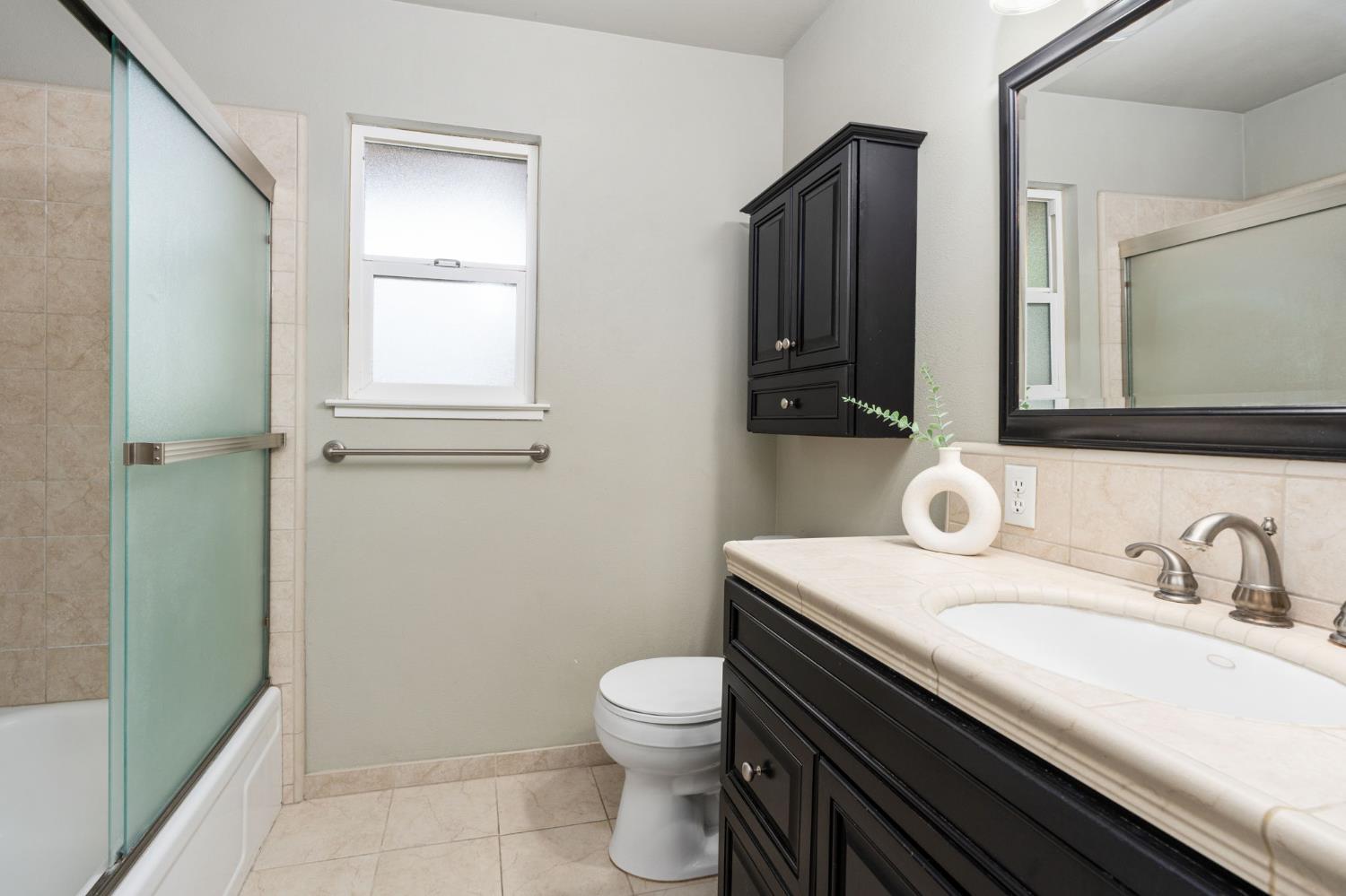 1422 Rall Ave, Clovis, CA 93611