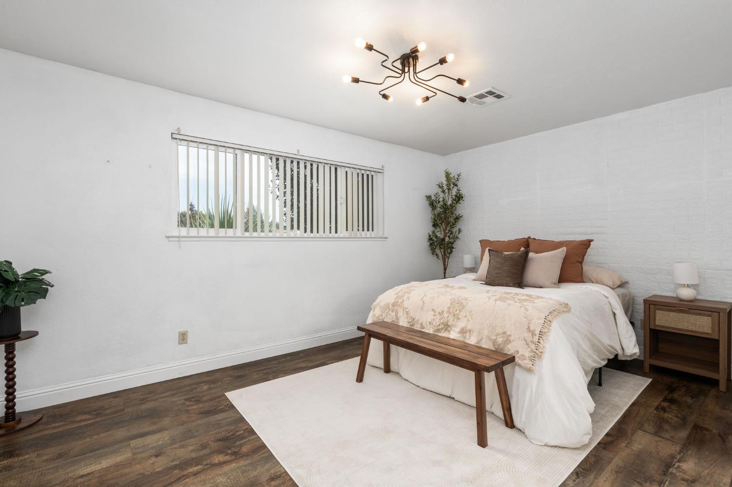 1422 Rall Ave, Clovis, CA 93611