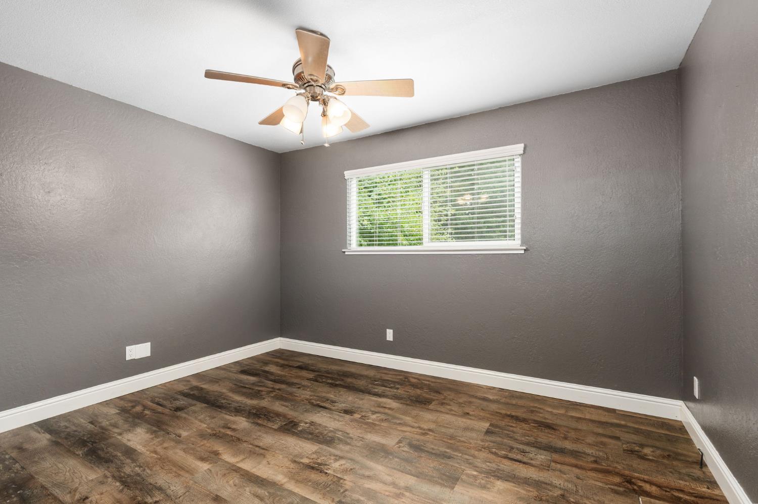 1422 Rall Ave, Clovis, CA 93611