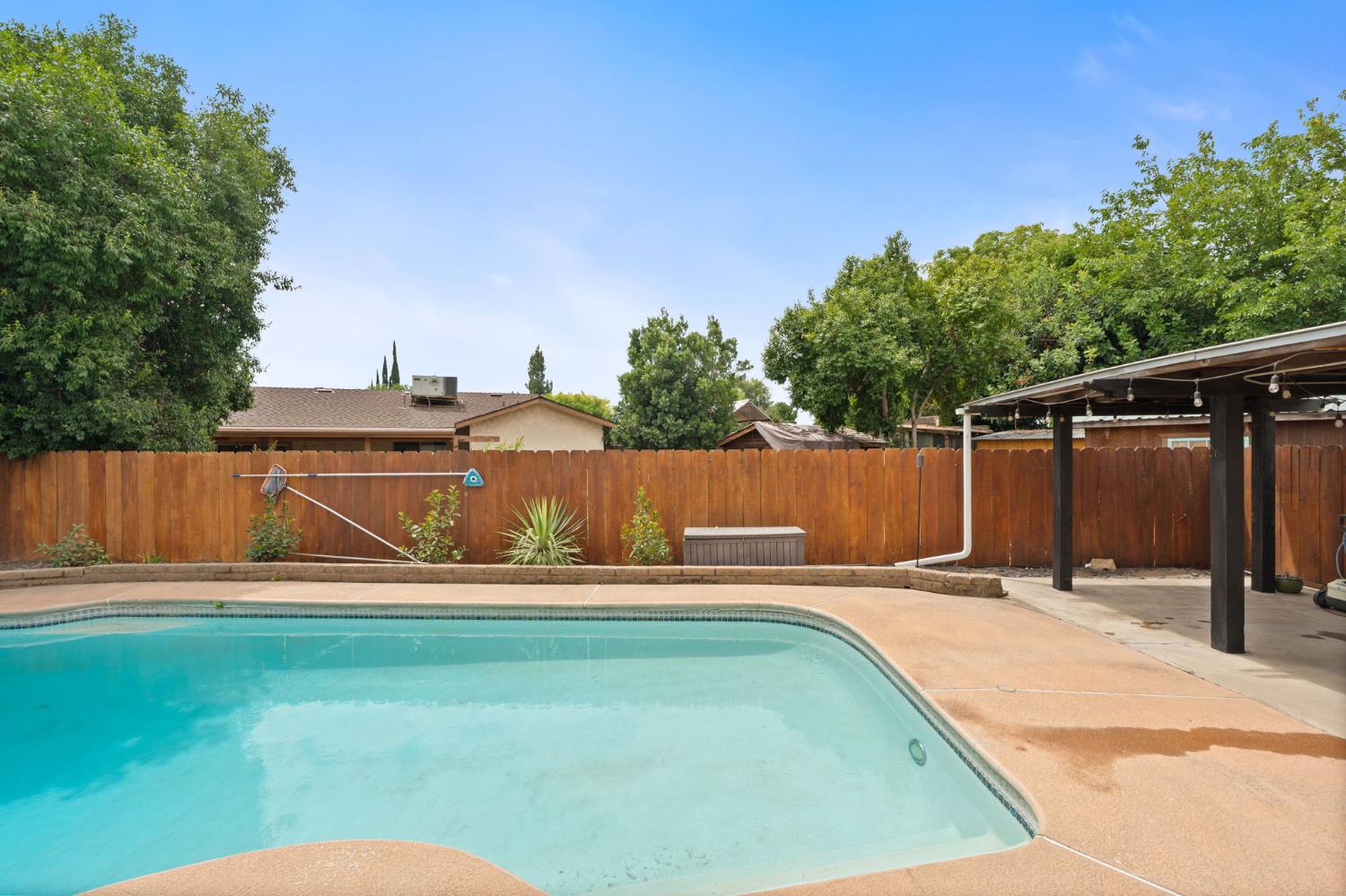 1422 Rall Ave, Clovis, CA 93611