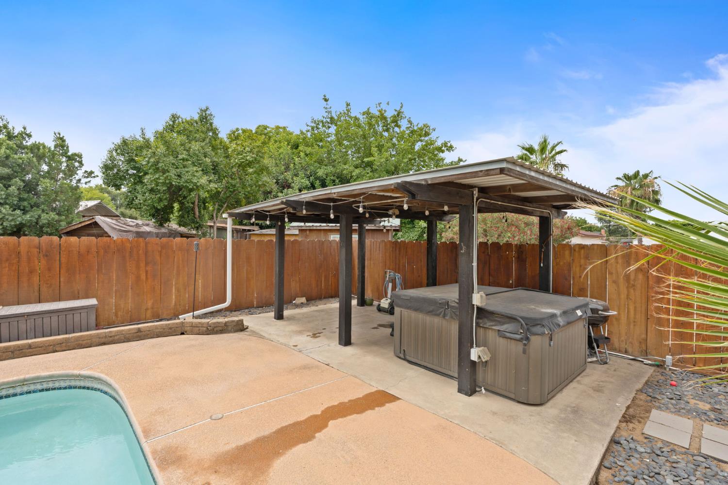 1422 Rall Ave, Clovis, CA 93611