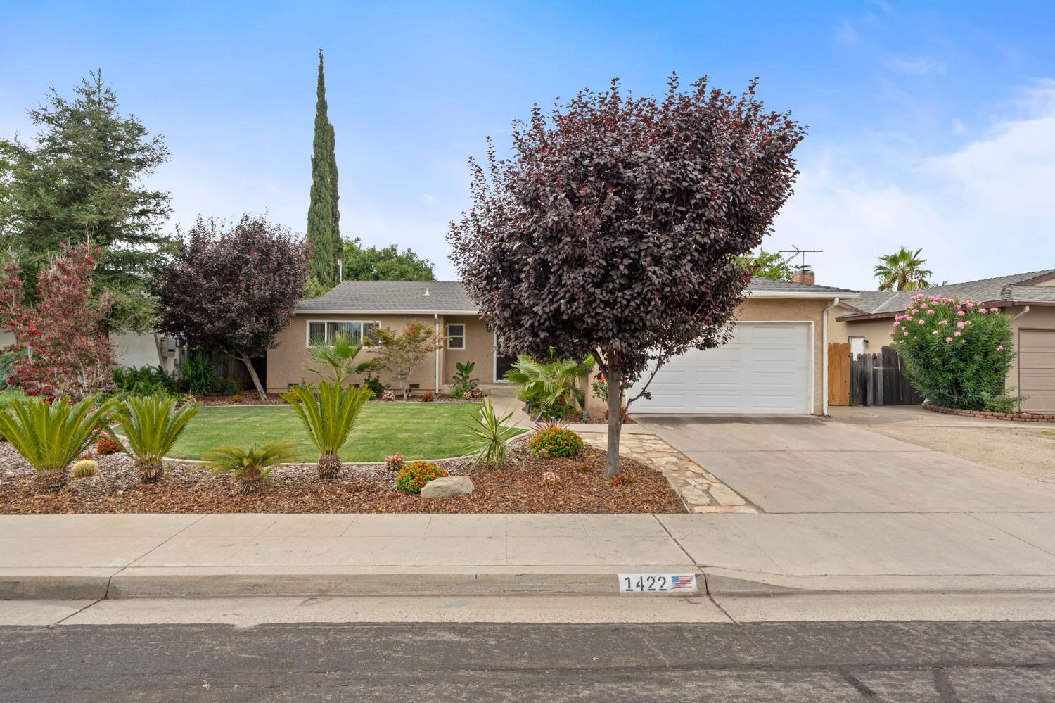 1422 Rall Ave, Clovis, CA 93611