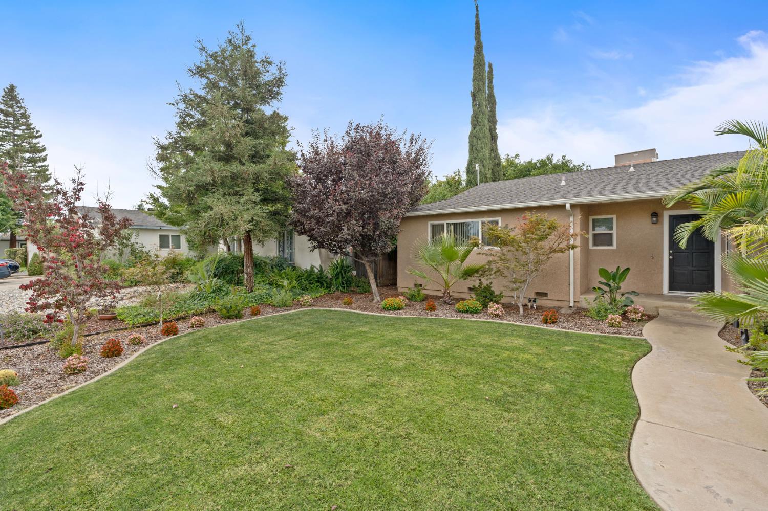 1422 Rall Ave, Clovis, CA 93611