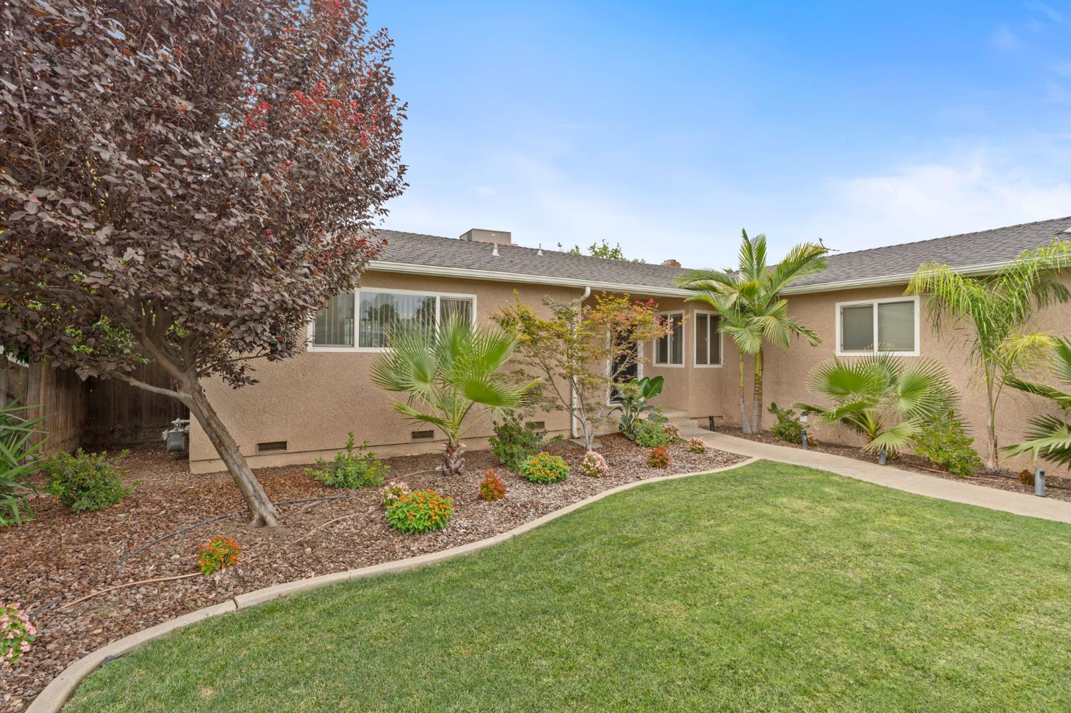 1422 Rall Ave, Clovis, CA 93611