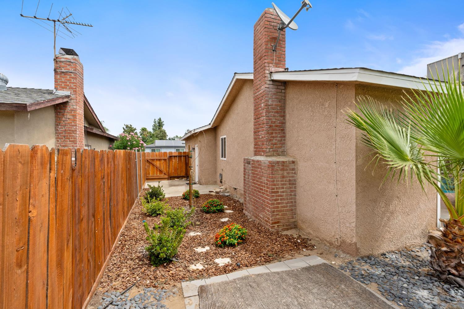 1422 Rall Ave, Clovis, CA 93611
