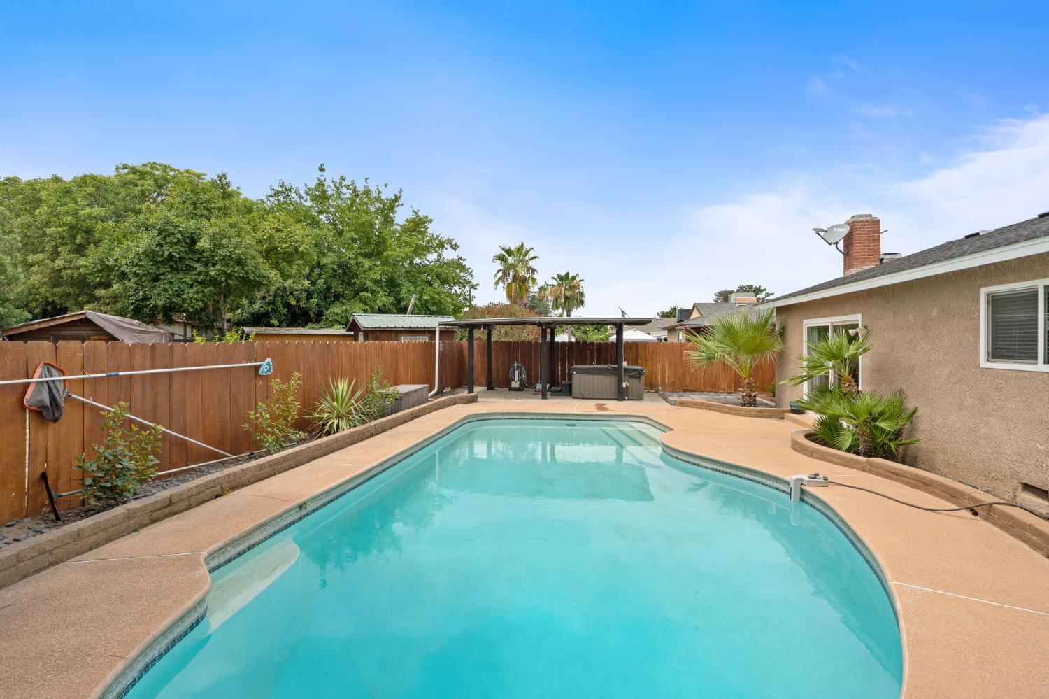 1422 Rall Ave, Clovis, CA 93611
