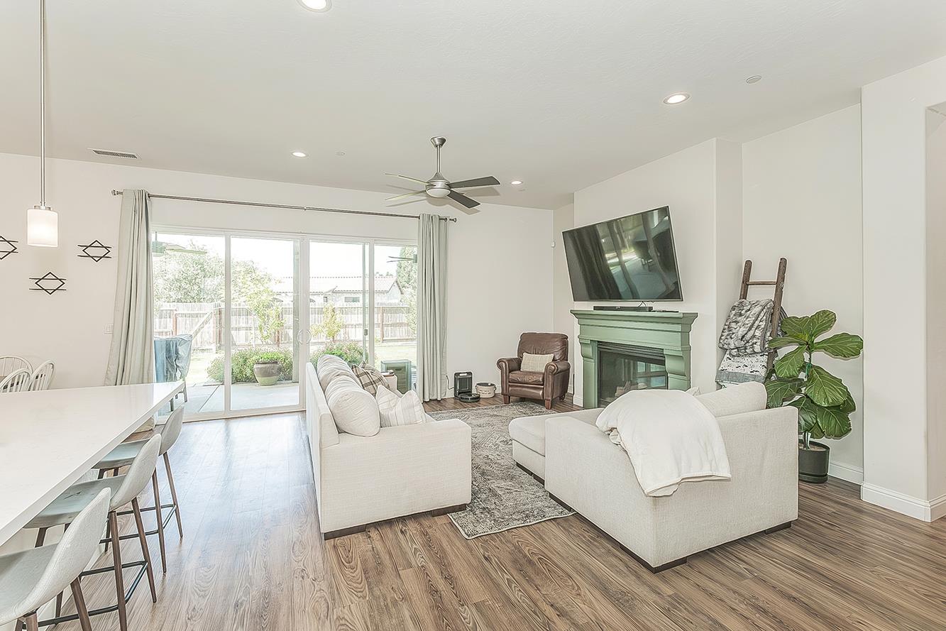 2193 E Kamm Ave, Kingsburg, CA 93631