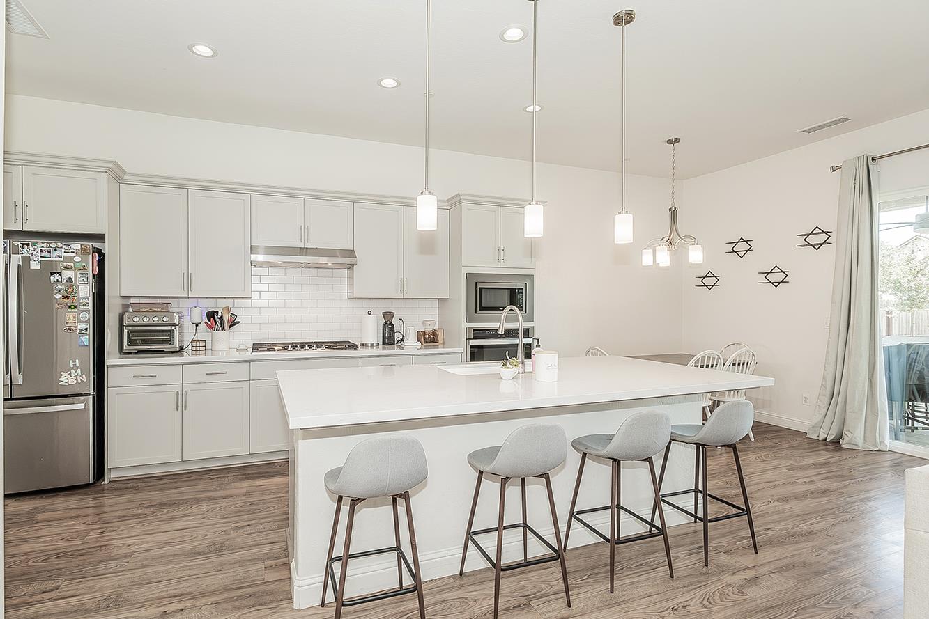 2193 E Kamm Ave, Kingsburg, CA 93631