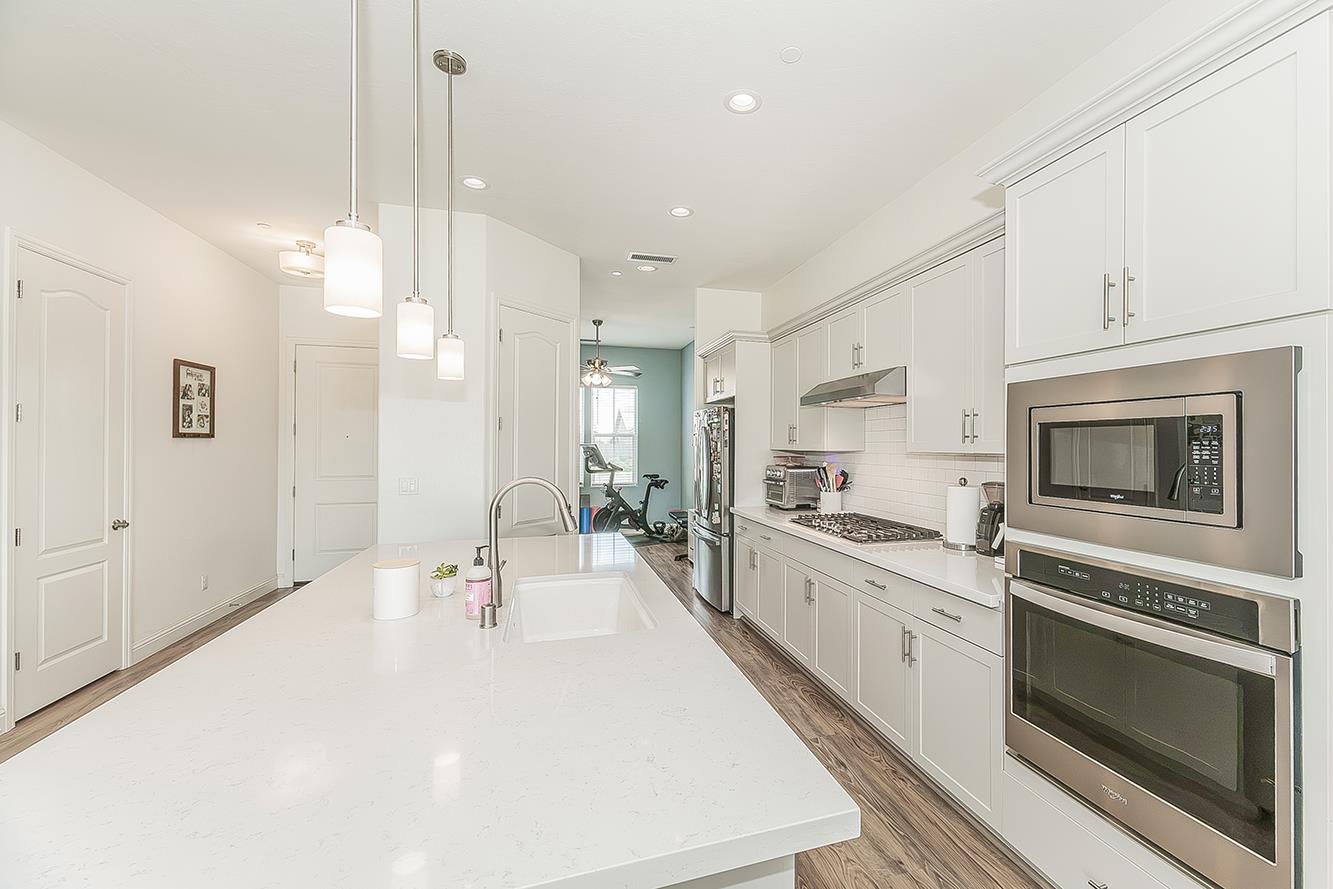 2193 E Kamm Ave, Kingsburg, CA 93631