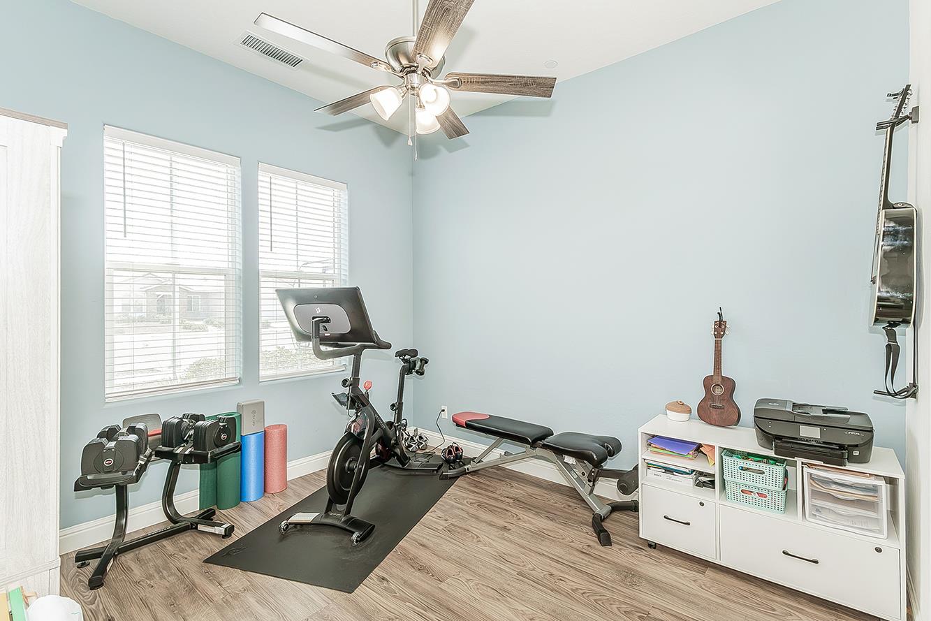 2193 E Kamm Ave, Kingsburg, CA 93631