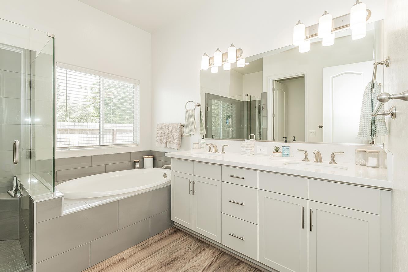 2193 E Kamm Ave, Kingsburg, CA 93631