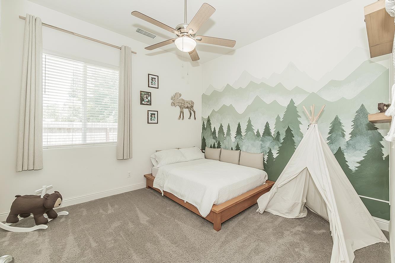 2193 E Kamm Ave, Kingsburg, CA 93631