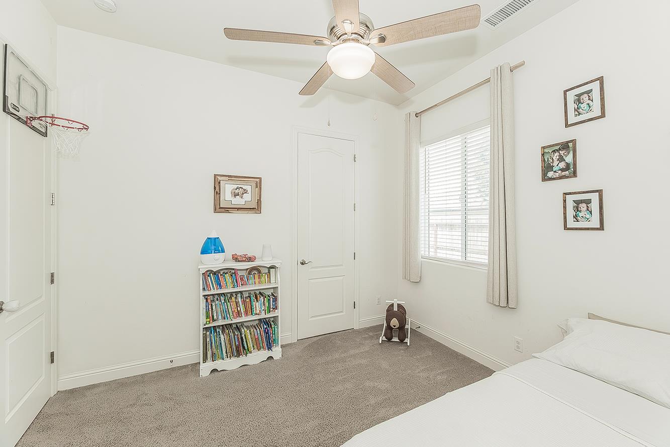 2193 E Kamm Ave, Kingsburg, CA 93631