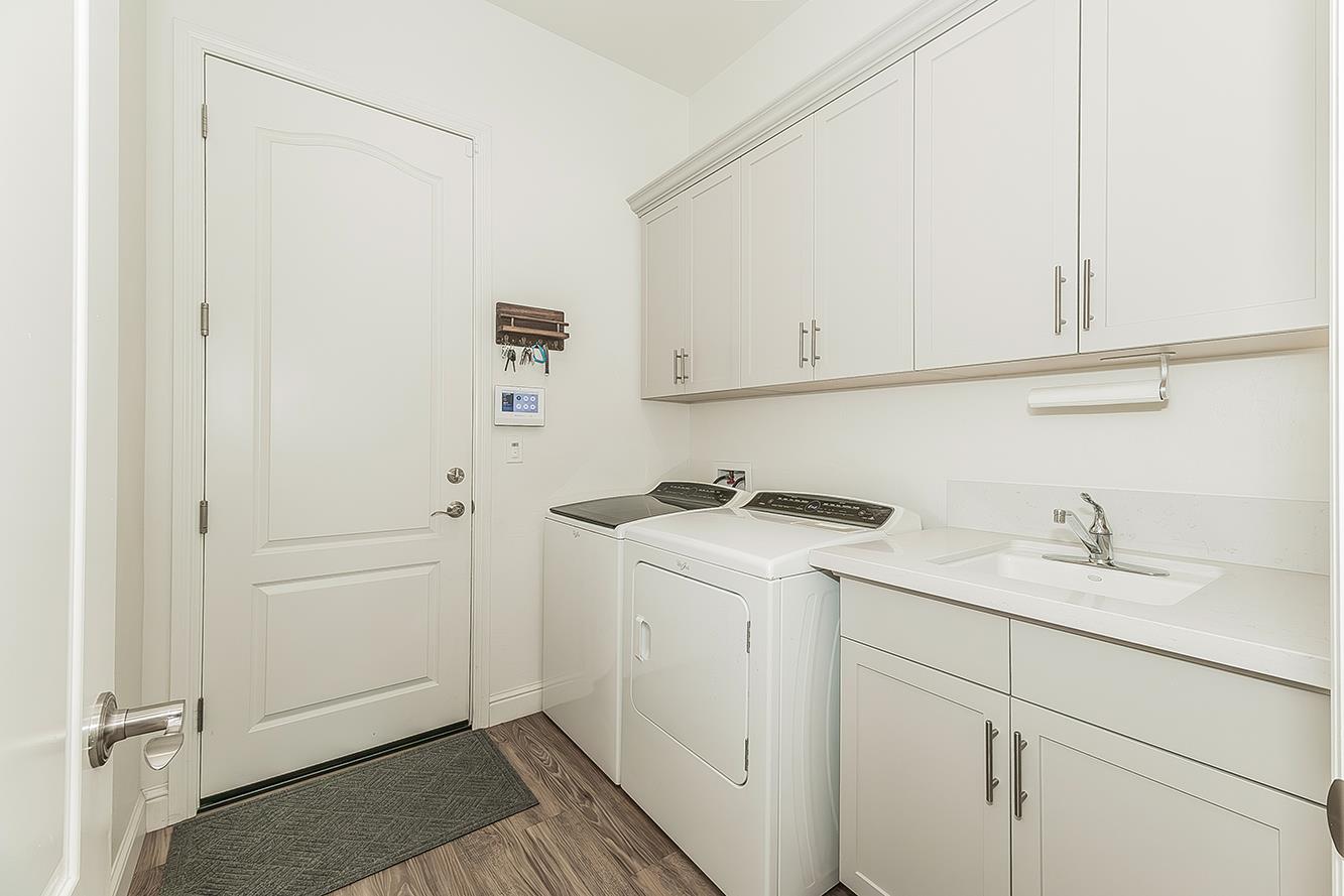 2193 E Kamm Ave, Kingsburg, CA 93631