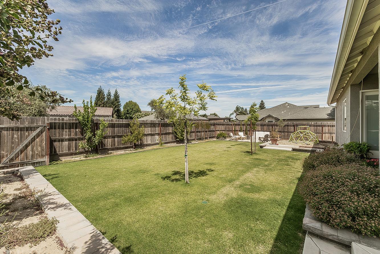 2193 E Kamm Ave, Kingsburg, CA 93631