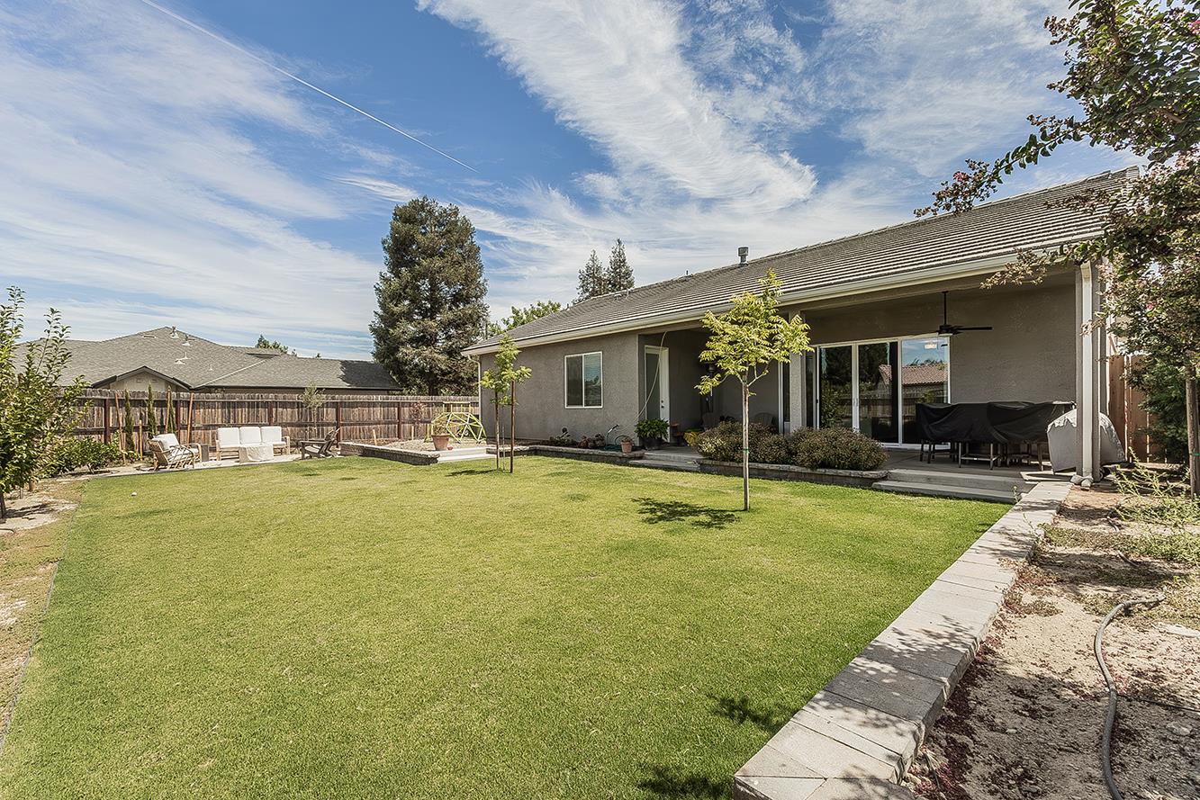 2193 E Kamm Ave, Kingsburg, CA 93631