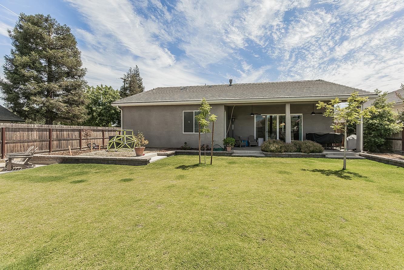 2193 E Kamm Ave, Kingsburg, CA 93631