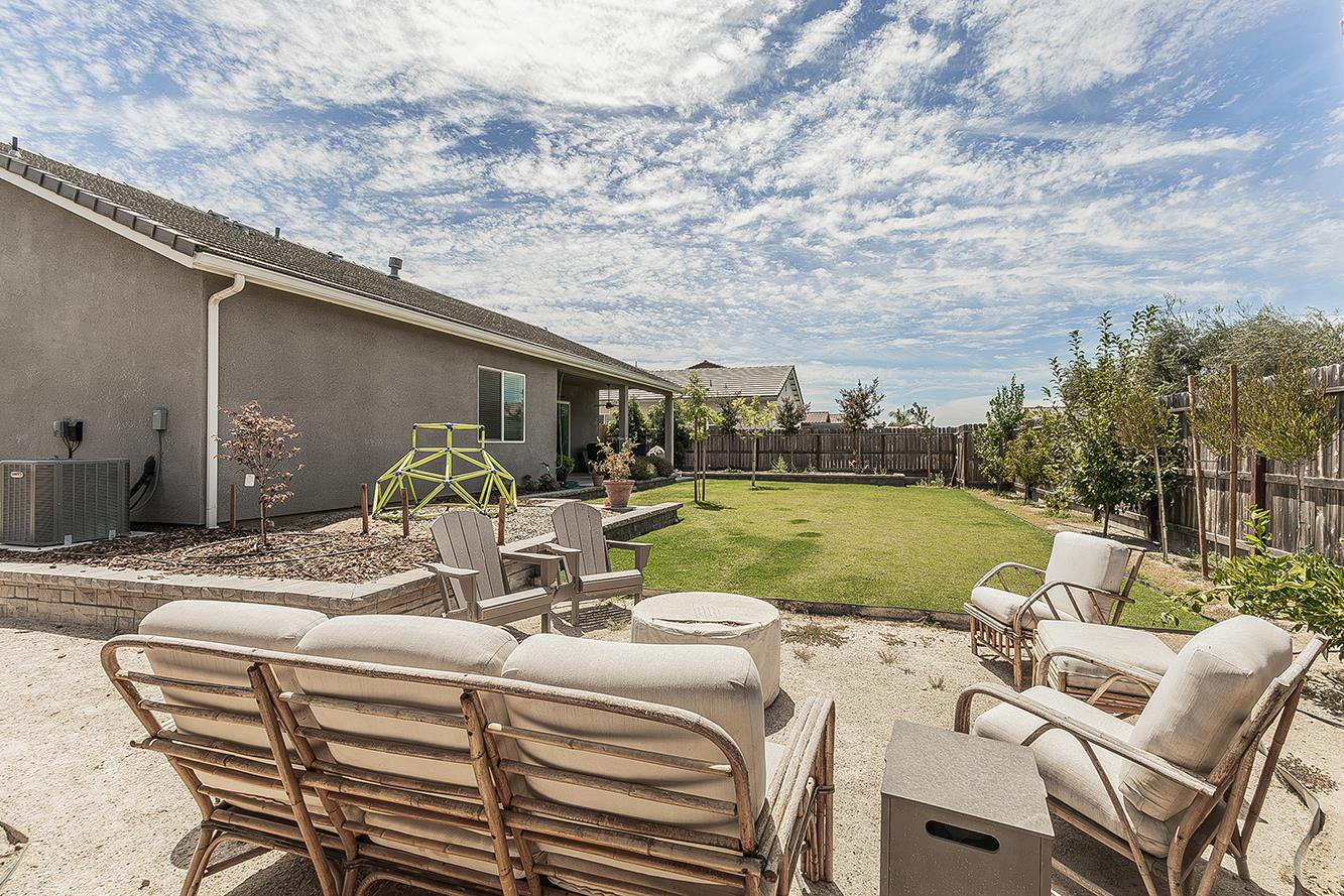 2193 E Kamm Ave, Kingsburg, CA 93631