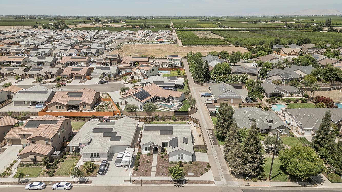2193 E Kamm Ave, Kingsburg, CA 93631