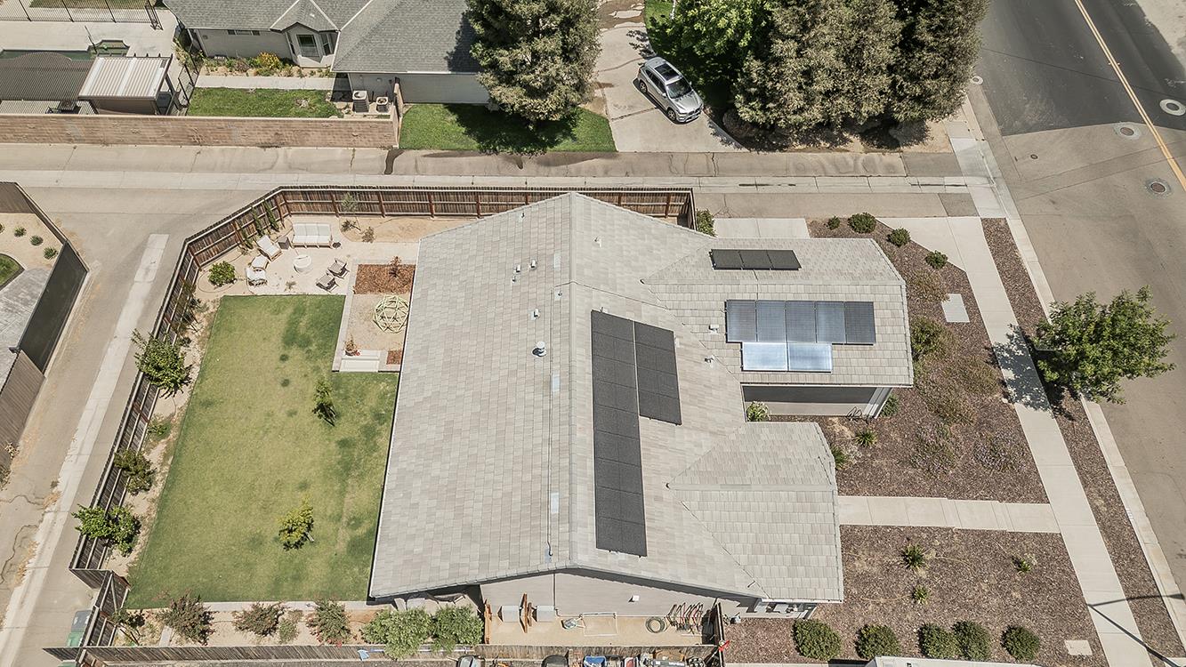 2193 E Kamm Ave, Kingsburg, CA 93631