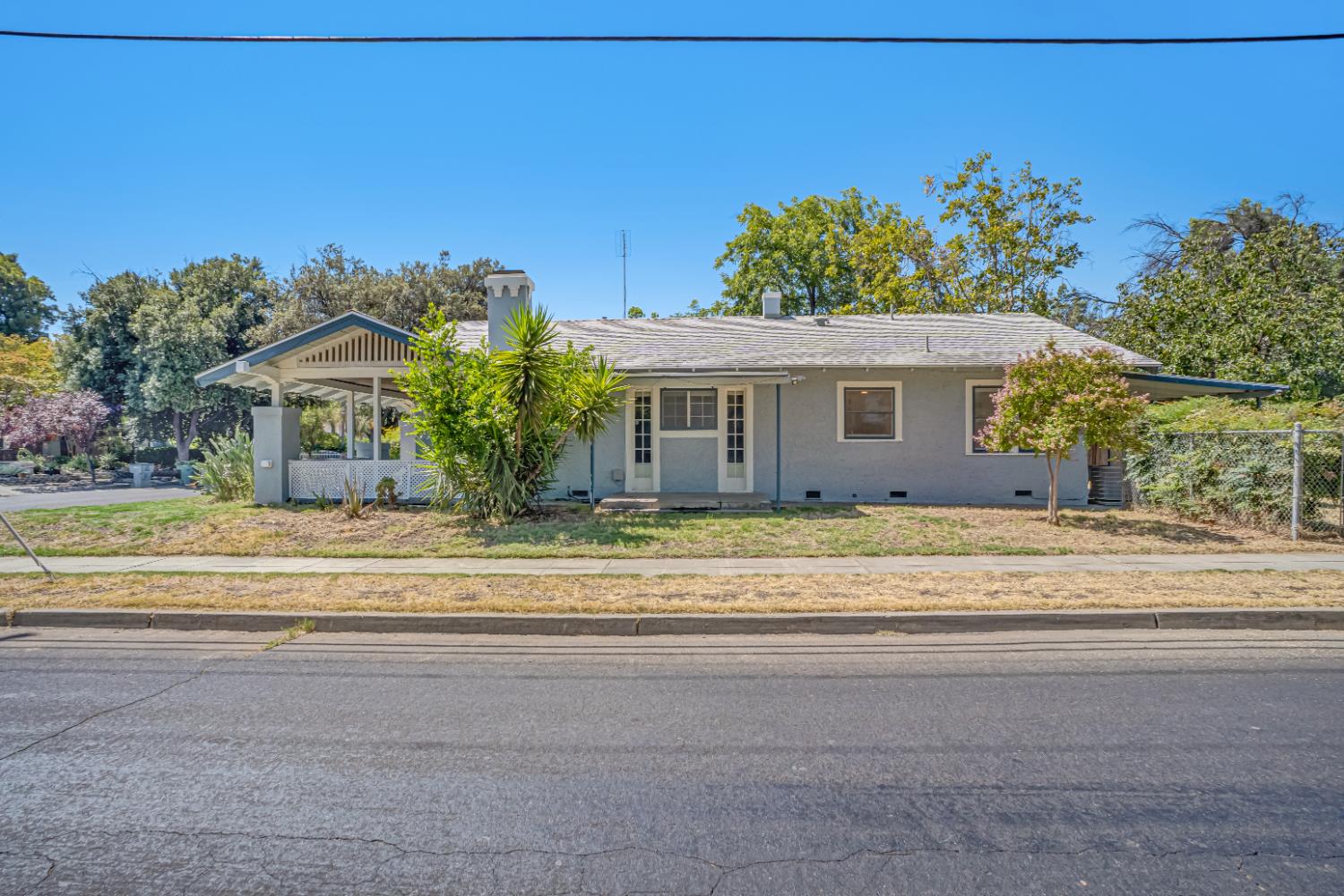 1295 N Glenn Ave, Fresno, CA 93728
