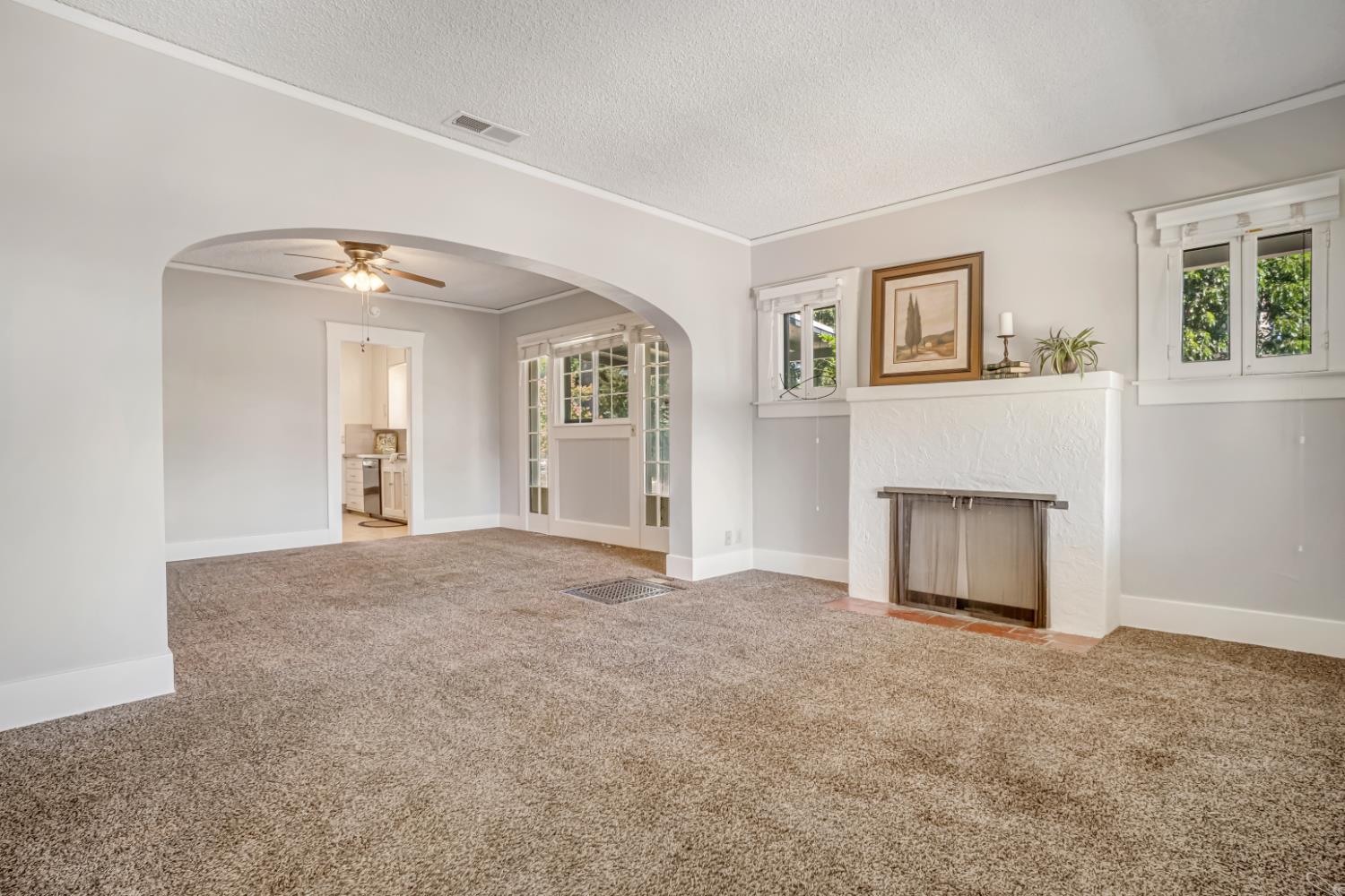 1295 N Glenn Ave, Fresno, CA 93728