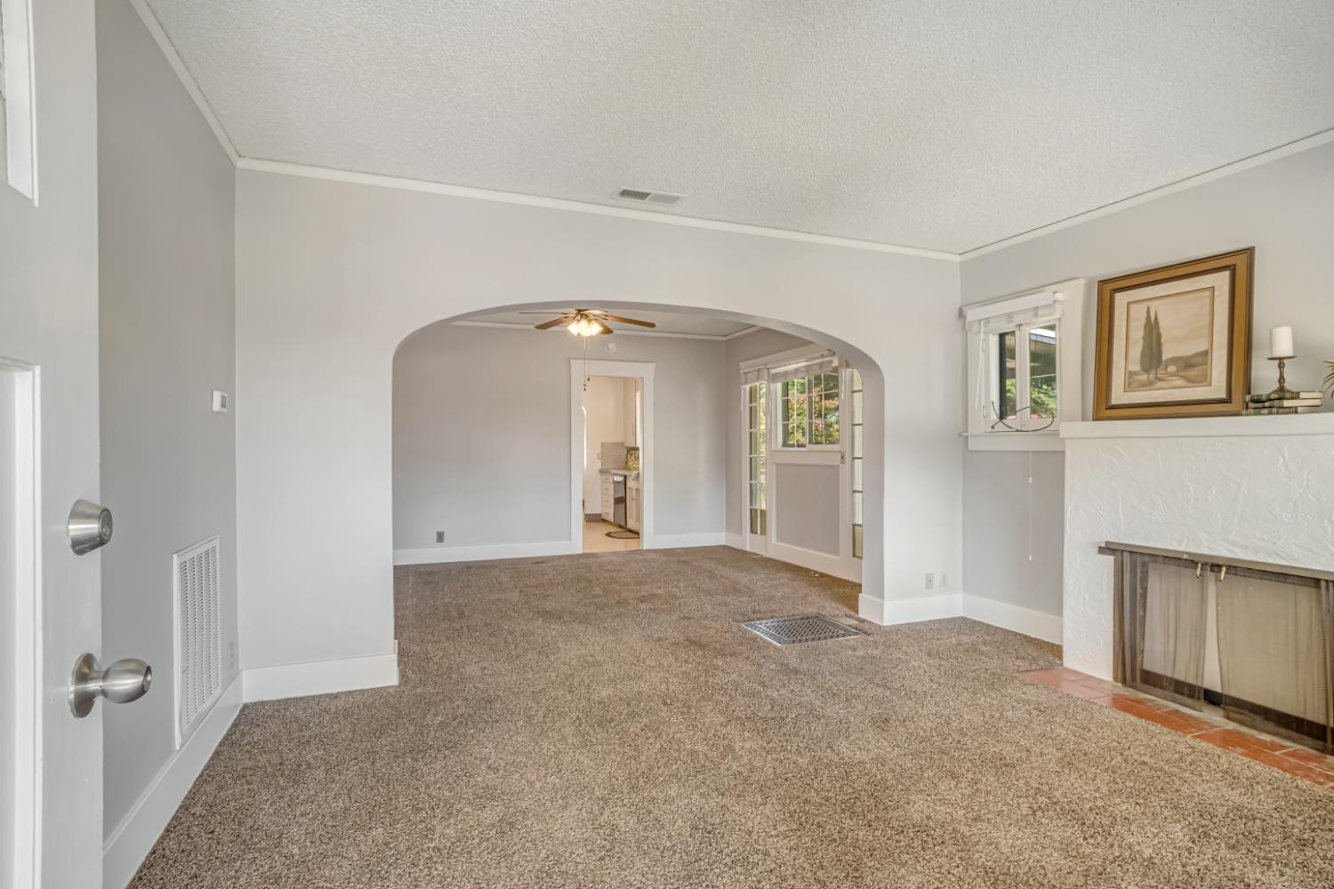 1295 N Glenn Ave, Fresno, CA 93728